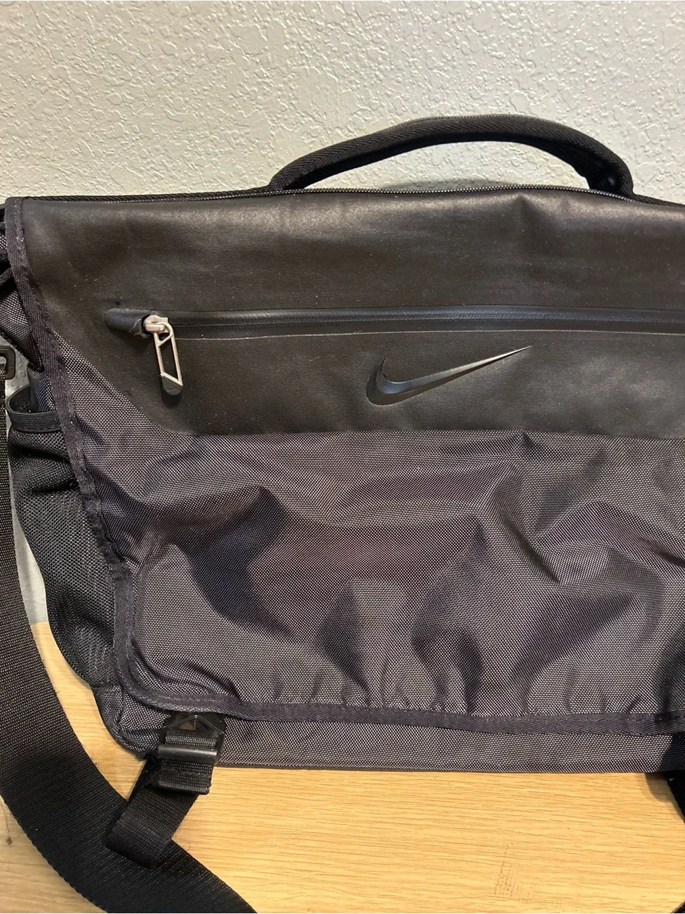 Nike Golf Black Messenger Bag Laptop Briefcase Water-Resistant Commuter Satchel